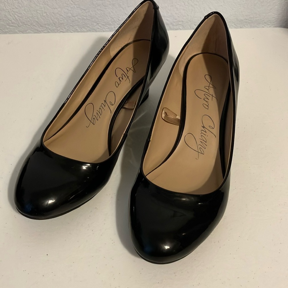 EUC Arturo Chiang Black Patent Leather Women's Wedges size 6
